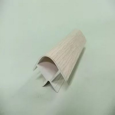 Уголок 90 к цоколю универс 100мм  Выб. дуб 1164L